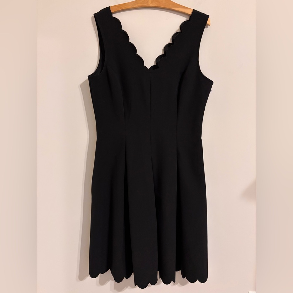 Banana Republic Black Dress Scalloped V Neck Hem - Picture 2 of 9